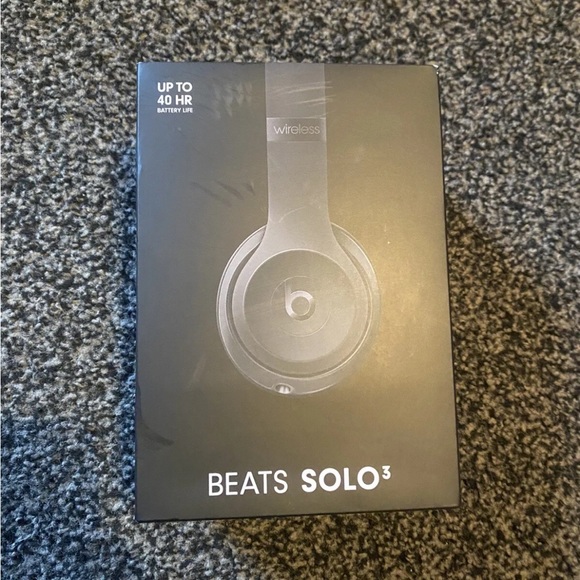 Brand New Beats solo 3 Wireless. - Picture 1 of 1